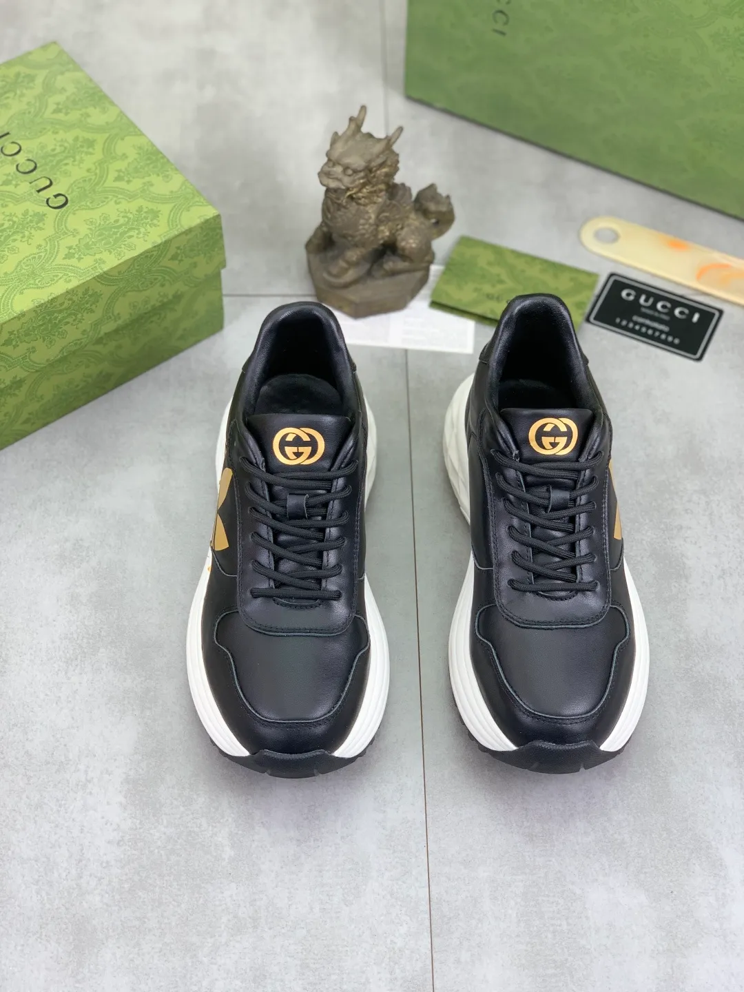 Men's shoes 💰P500💰[New style] 🆘 Dad's shoes [GUCCI] Gucci's new men's shoes are the first to be launched, and the materials and workmanship are superior to all versions on the market. The highest quality imported original top calfskin upper with trendy printed patterns ➕, the inner material is made of full-grain pigskin lining, privately molded soft TPU rubber comfortable outsole, and high foot comfort. Actual shooting, imported special materials highlight the unique charm of the brand 2️⃣colors available Size number; 38-44
